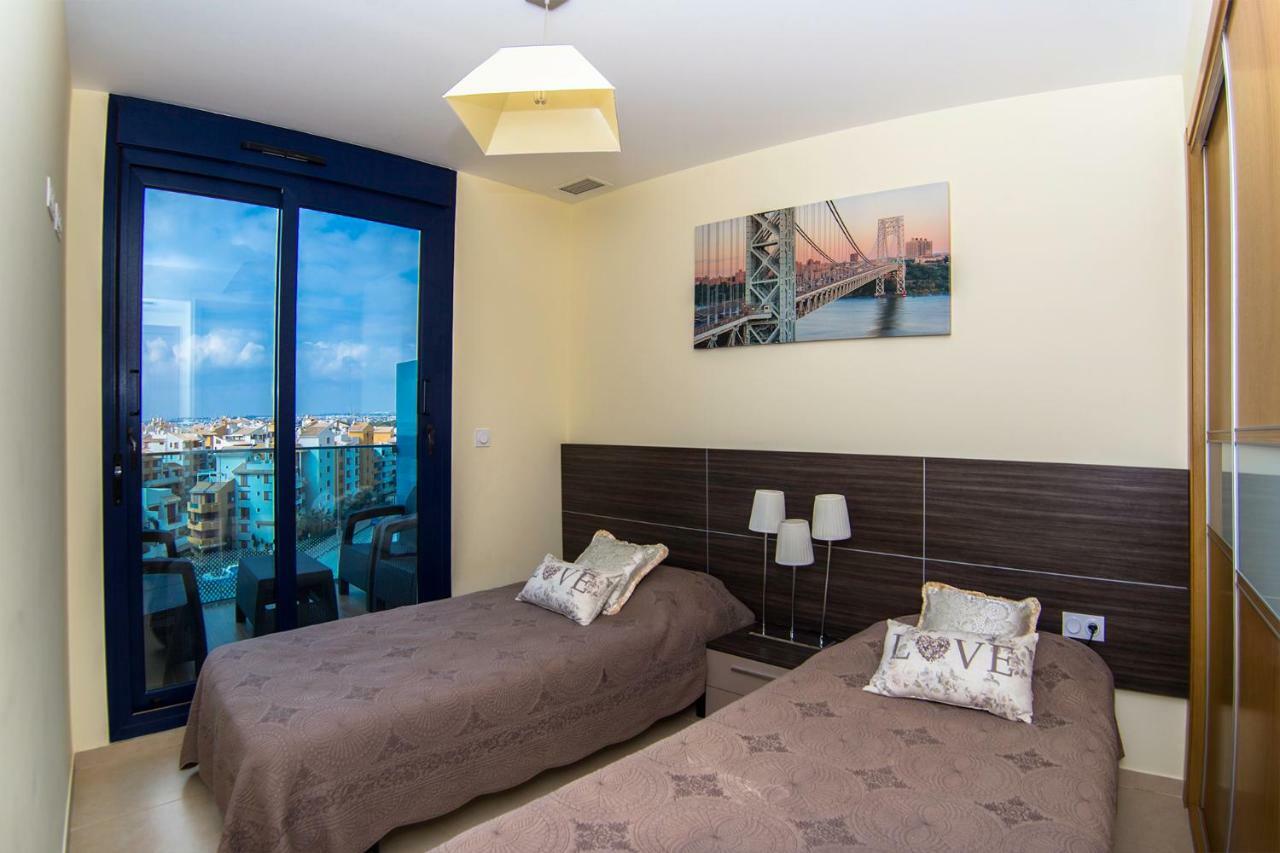 Apartamento Sea Senses Victoria Frente Al Mar Torrevieja Exterior foto